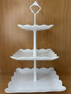 White Scalloped Embossed Tiered Tray 3 Tiers